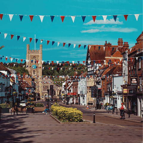 Step out of your front door and into the heart of Henley-on-Thames – enjoy afternoon tea at a quaint cafe