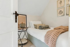 Cosy Cotswolds Cottage image 14