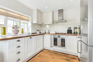 Cosy Cotswolds Cottage image 13