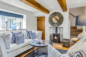 Cosy Cotswolds Cottage image 4