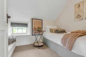 Cosy Cotswolds Cottage image 3