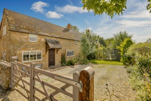 Cosy Cotswolds Cottage image 2