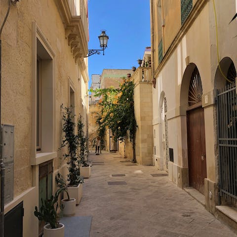Discover the historic monuments and spectacular Baroque architecture of Lecce