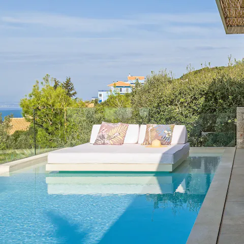 Relax on the daybed in the infinity pool