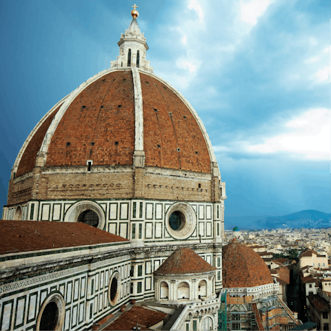 Take a three-minute stroll over to the breathtaking Cathedral of Santa Maria del Fiore