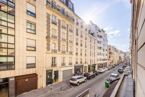 Parisian Pause image 9