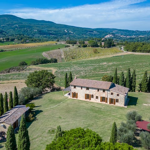 Stay in the heart of Tuscan countryside