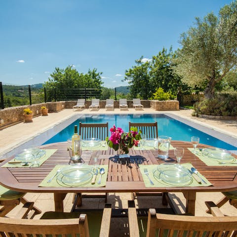 Share memorable outdoor meals by the pool