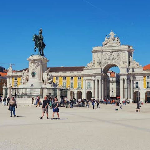 Explore Lisbon with ease – Praça do Comércio is a two-minute walk away