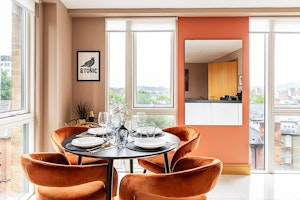 London Peach image 7
