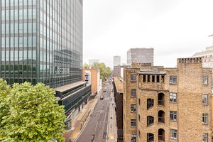 London Peach image 4