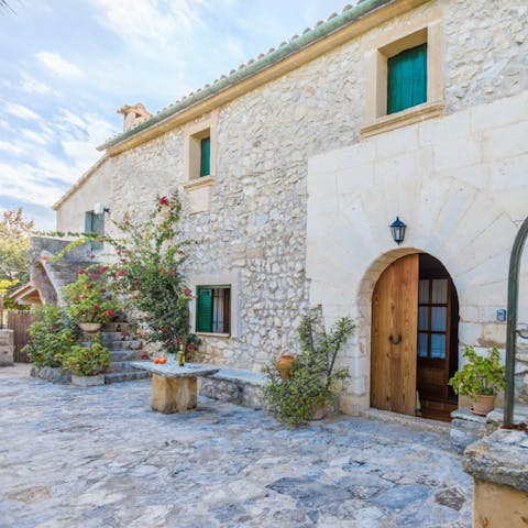 Share an aperitif in the villa's charming Mediterranean courtyard
