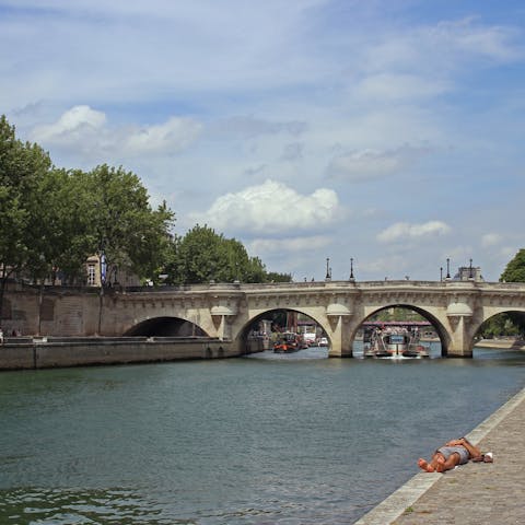 Take a leisurely stroll along the banks of the River Seine, only ten minutes away 