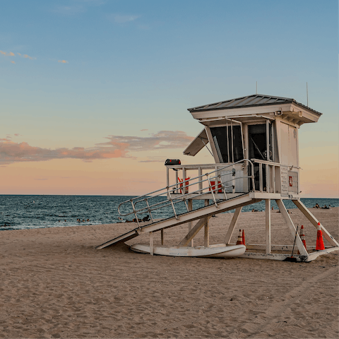 Stay just minutes away from Fort Lauderdale's beaches, shops and restaurants