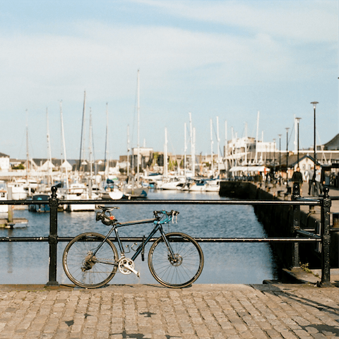 Explore Sutton Harbour – within walking distance