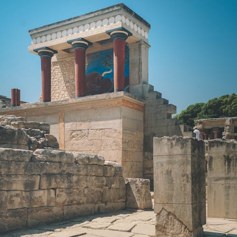 Discover Classical historic sites like Knossos