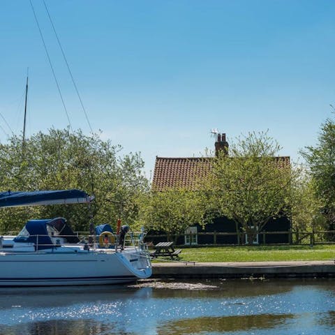 Watch passing ships and yachts from your privileged position by the canal