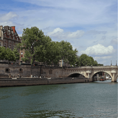 Grab a coffee and take a stroll along the banks of the Seine –⁠ just five minutes away (on foot)