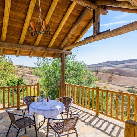 Serve dinner on the pergola's table and savour the views of Andalusian countryside