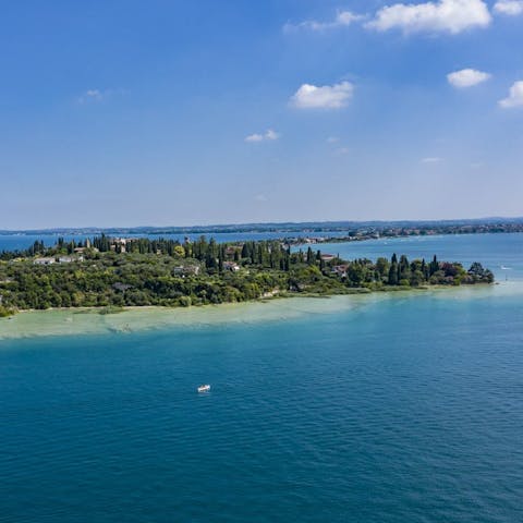 Stroll down to the nearby Lake Garda for a scenic spot to have a picnic