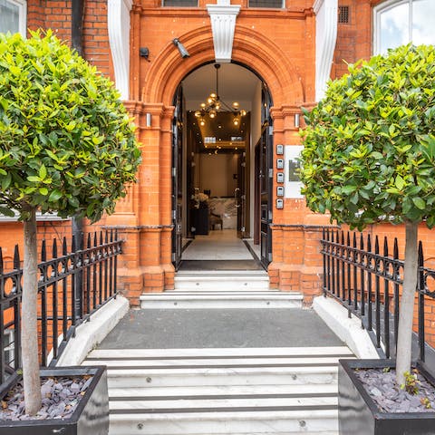 Stay in a quintessential Kensington home right by the high street