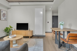 Modern Urban image 4