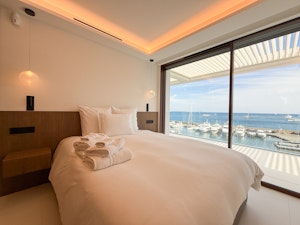 Cannes Bay Vistas image 13