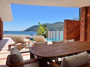 Cannes Bay Vistas image 9