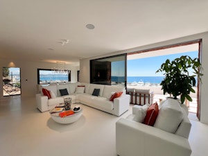 Cannes Bay Vistas image 8