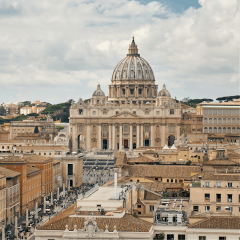 Stay right next to the Vatican City, home to one of the world’s largest art collections