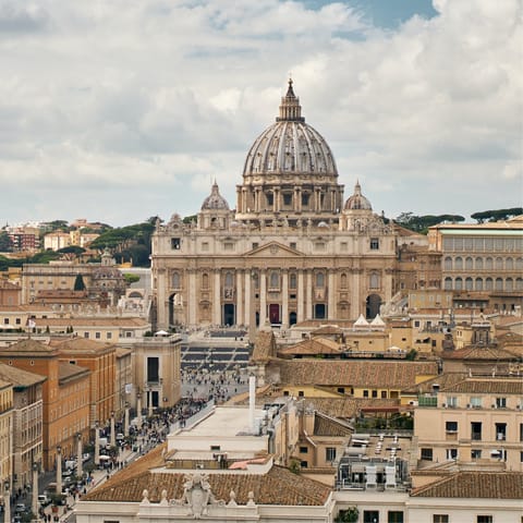 Stay right next to the Vatican City, home to one of the world’s largest art collections