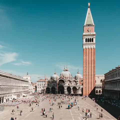 Stroll thirteen minutes to Piazza San Marco 