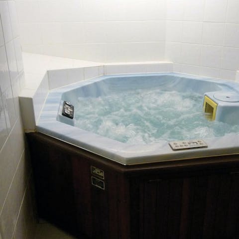 Step from the cool sea into the cosy heat of the Jacuzzi-style tub