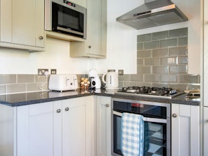 Coastal Cottage Escape image 6