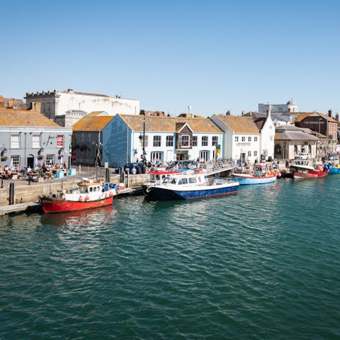 Enjoy fun by the bucketload at the vibrant harbour