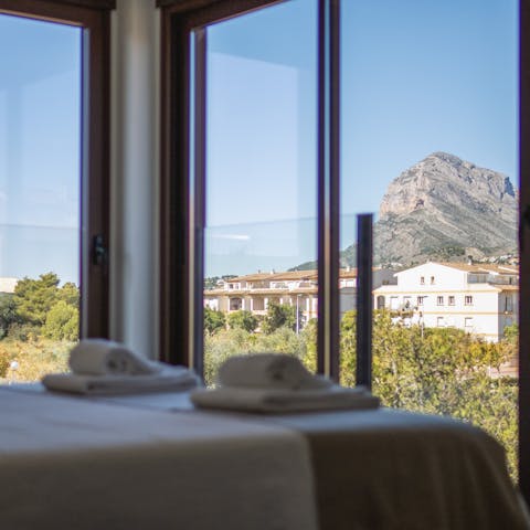 Wake up to mountain views and all-day sunshine in the comfortable bedrooms