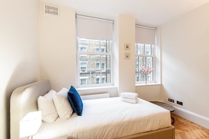 Thames & Solace image 12