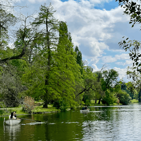 Spend a morning strolling through Bois de Boulogne 