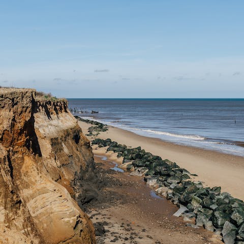 Drive to the sandy shore of Sea Palling Beach in under ten minutes