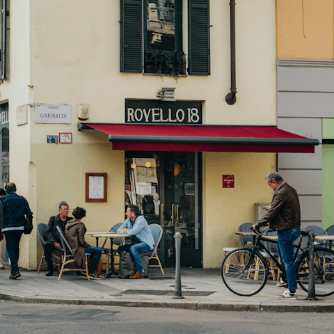 Soak up the atmosphere with drinks in a local bar 