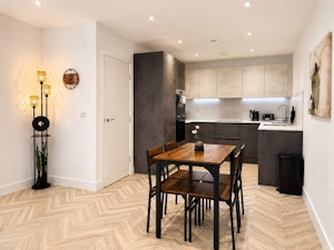 Brick & Daylight image 7