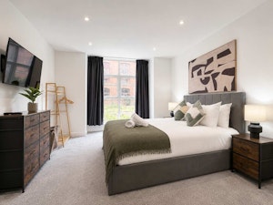 Brick & Daylight image 3