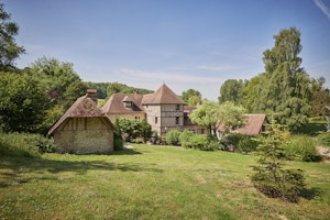 Manor by the Lake image 2
