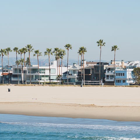 Join the vibrant beach community of Venice Beach – just a five-minute drive away