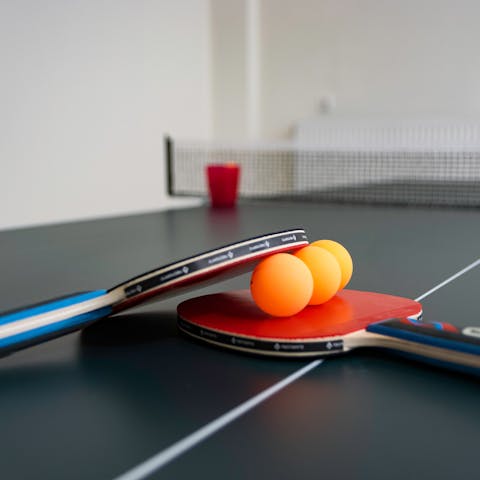 Challenge your loved ones to a ping pong tournament without leaving this home