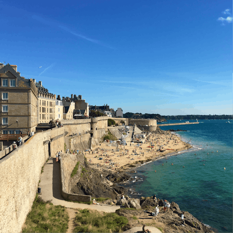 Explore the stunning port city of Saint-Malo with its historic buildings and sea vistas