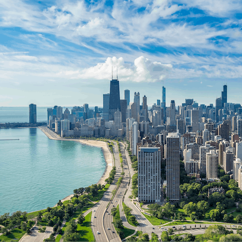 Explore the best of Chicago from your spot in the River North neighbourhood
