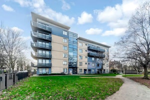 Lunar London image 2