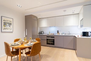 Treetops over Bayswater image 12