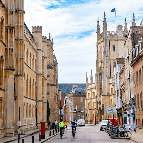Stay just a short drive or bus ride from the city centre of Cambridge